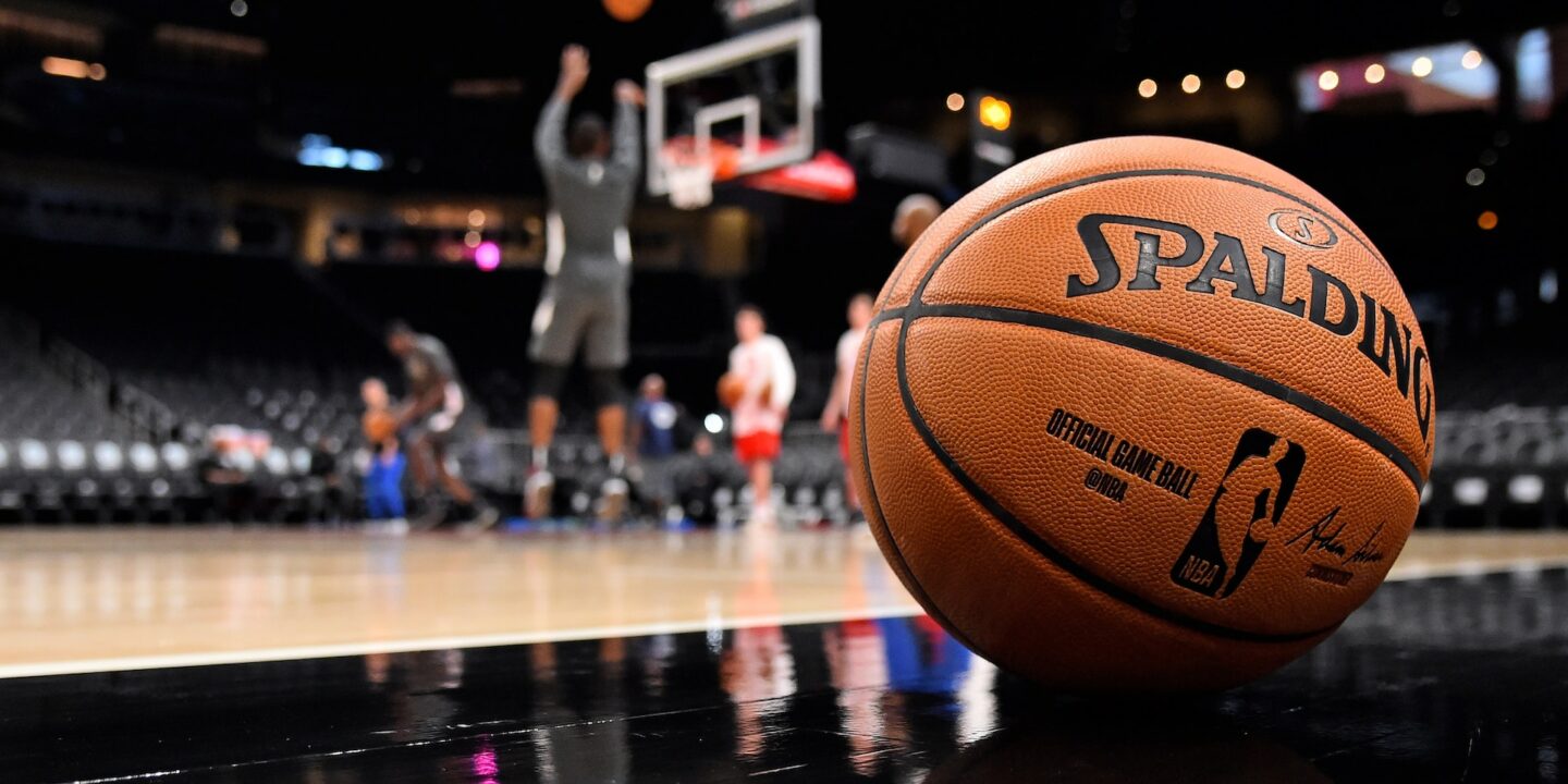 juega en linea - Anota un triple con las finales de conferencia de la NBA