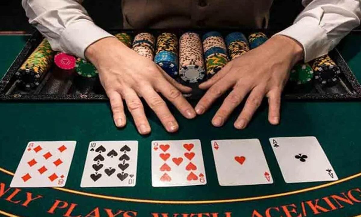 Juega en Linea - Aprende sobre el póker y juega en vivo