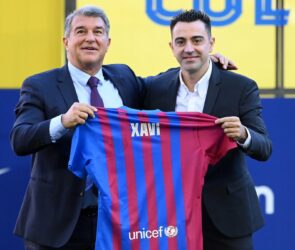 Juega en Linea - Xavi al rescate del Barcelona, ¿Podrá conseguirlo?
